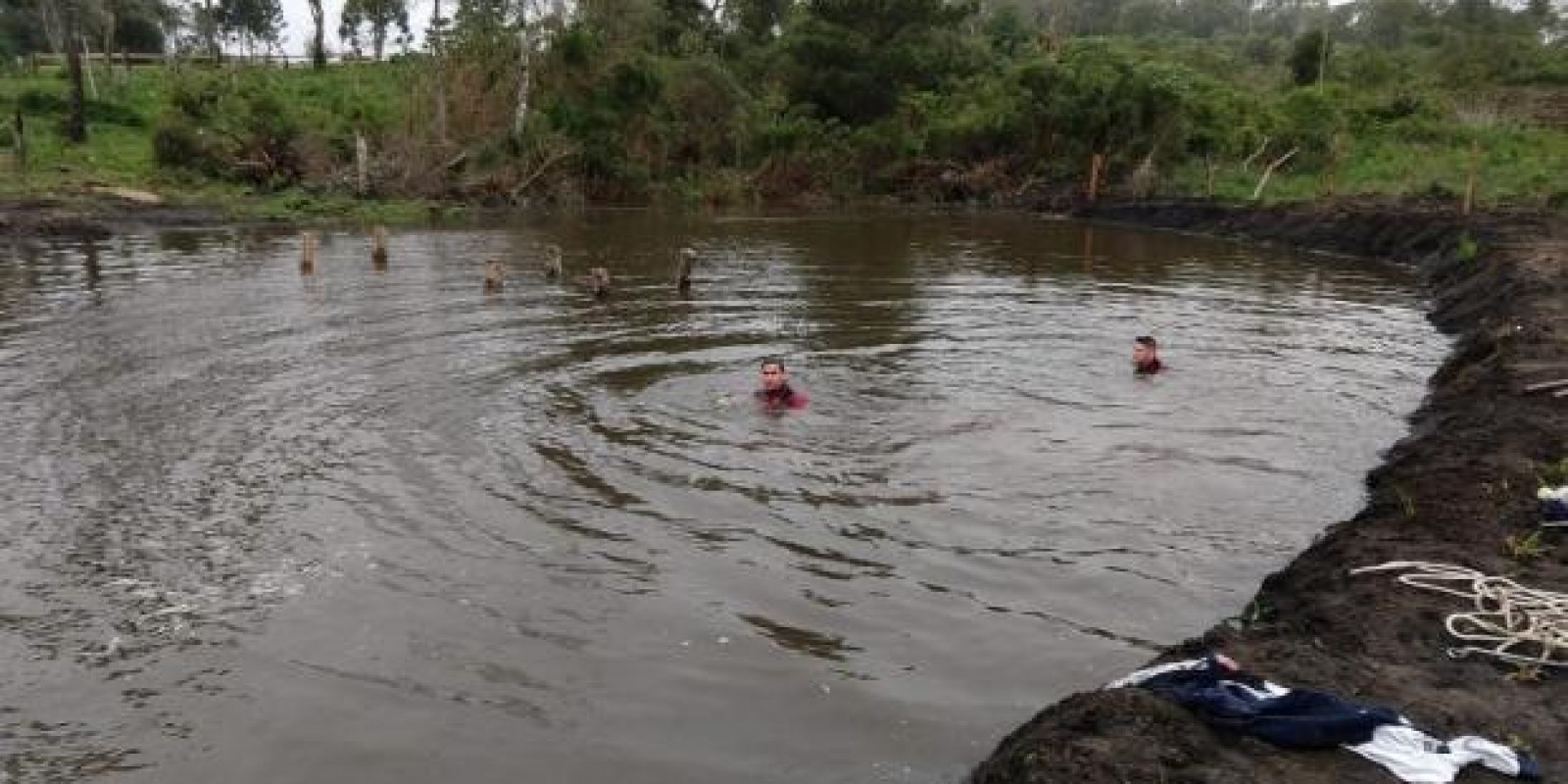 Mãe pula em açude para salvar filho e os dois morrem afogados em Rio Negrinho