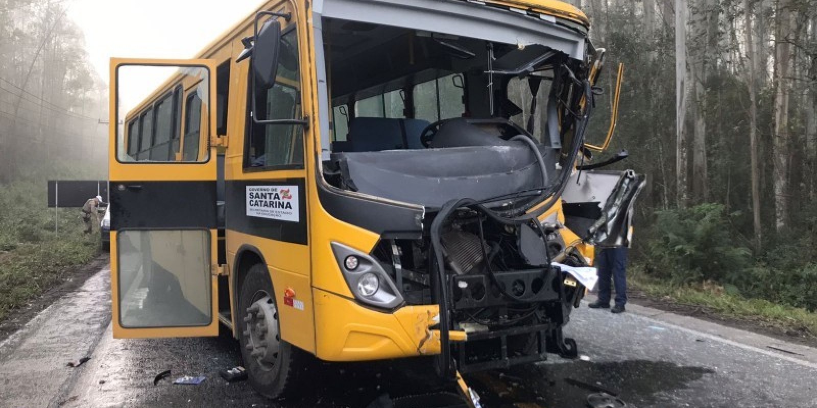 Motorista morre e 23 pessoas ficam feridas em acidente com ônibus escolar na SC-446, em Siderópolis