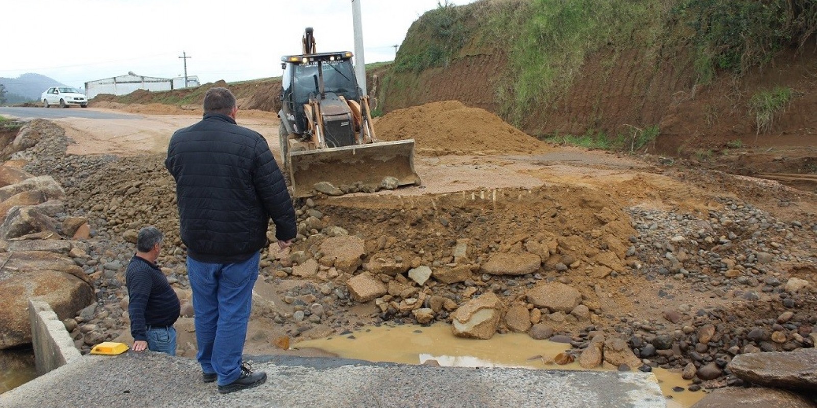Secretaria de Obras de São Ludgero recuperando os estragos causados pelas chuvas