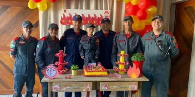 Bombeiros fazem surpresa em festa de aniversário de criança em Urussanga