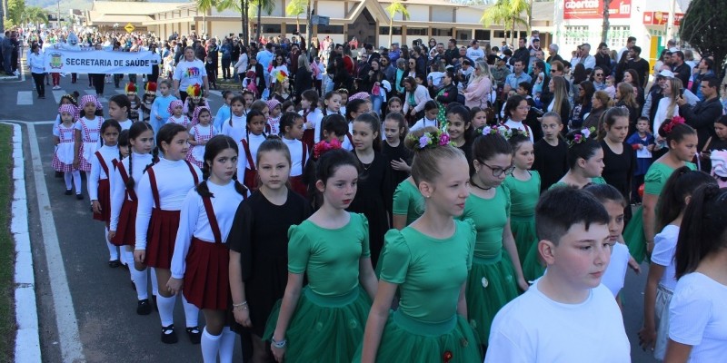 Grande público prestigiou o Desfile Cívico de São Ludgero